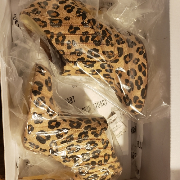 Size 5 colin stuart leopard bootie heels - Picture 2 of 8